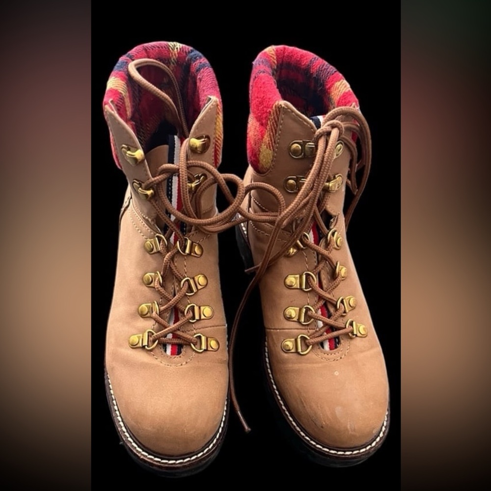 Tommy Hilfiger Lariti Tan Lace-Up Hiking Boots size 6M